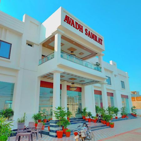 Awadh Samrat Resort Ayodhya Zewnętrze zdjęcie