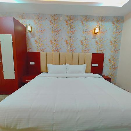 Awadh Samrat Resort Ayodhya Zewnętrze zdjęcie