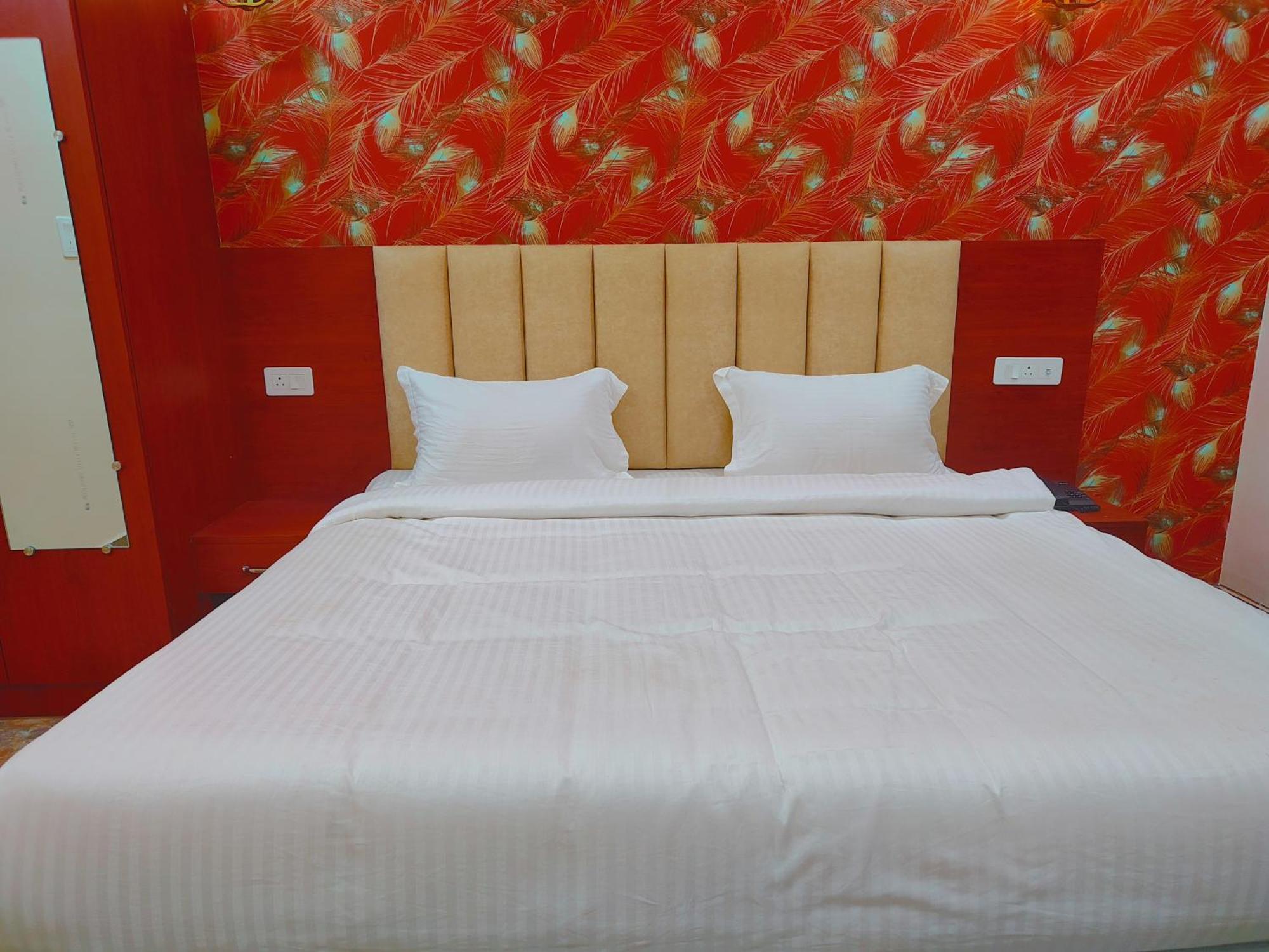 Awadh Samrat Resort Ayodhya Zewnętrze zdjęcie