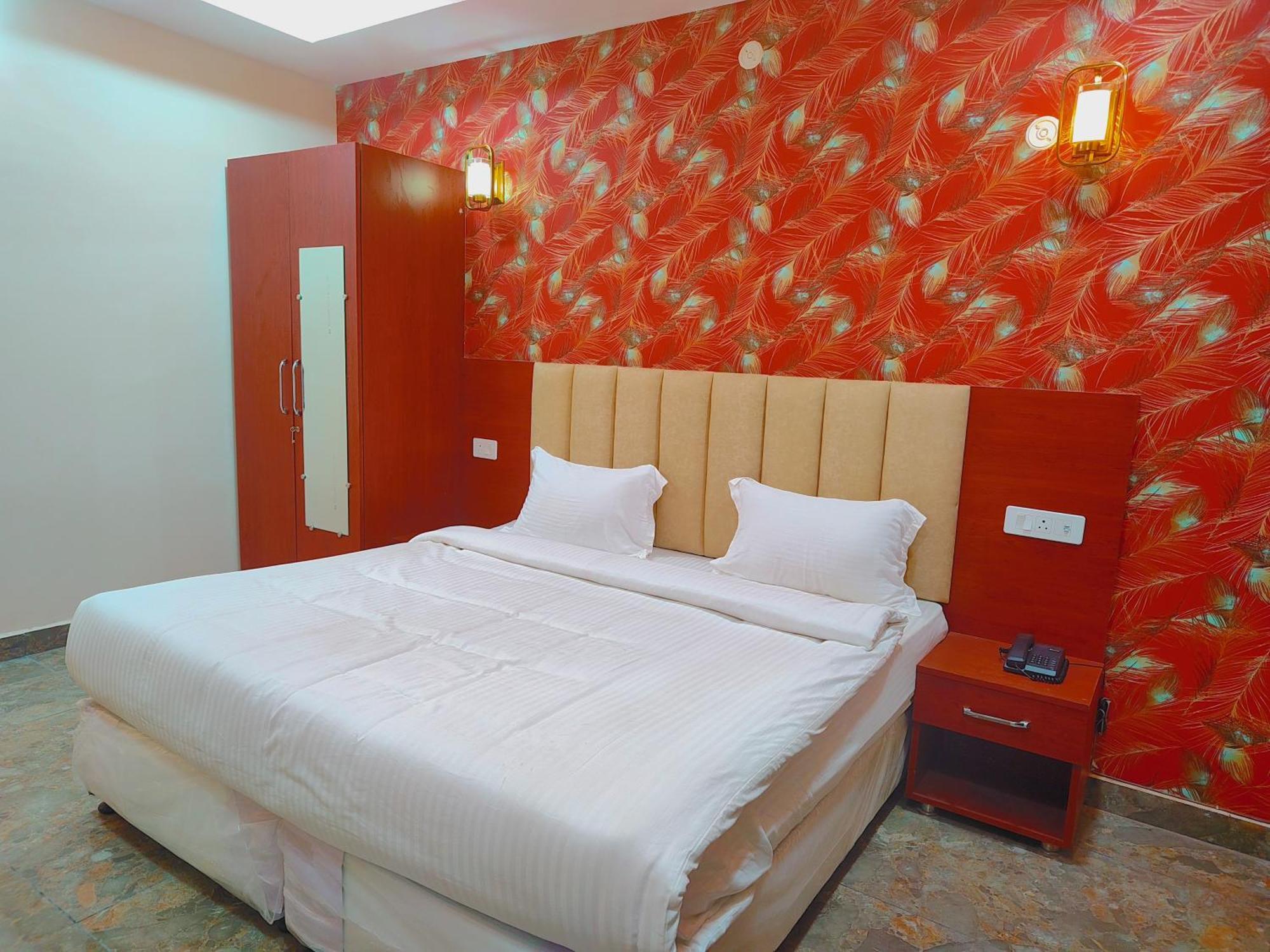 Awadh Samrat Resort Ayodhya Zewnętrze zdjęcie
