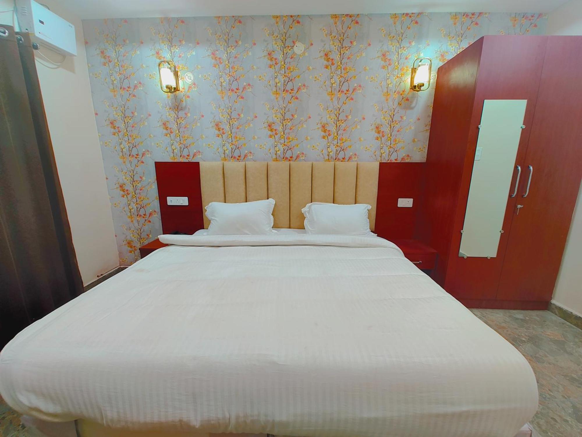 Awadh Samrat Resort Ayodhya Zewnętrze zdjęcie