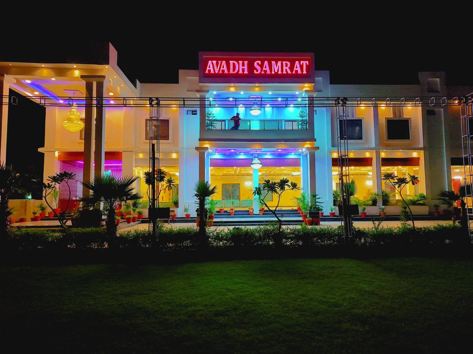 Awadh Samrat Resort Ayodhya Zewnętrze zdjęcie