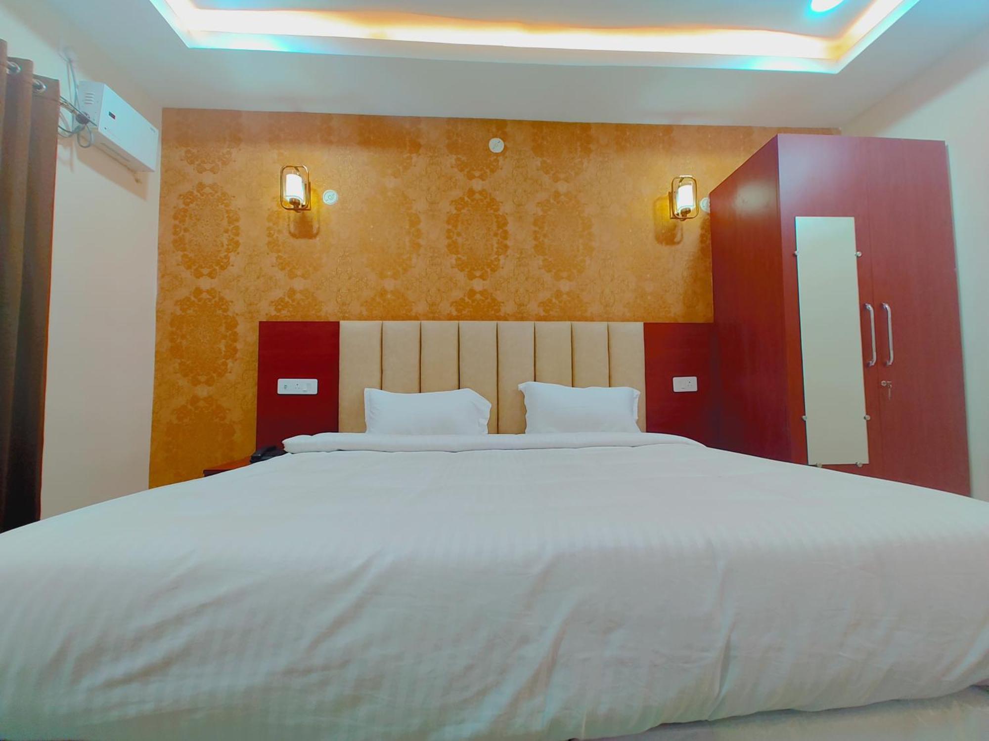 Awadh Samrat Resort Ayodhya Zewnętrze zdjęcie