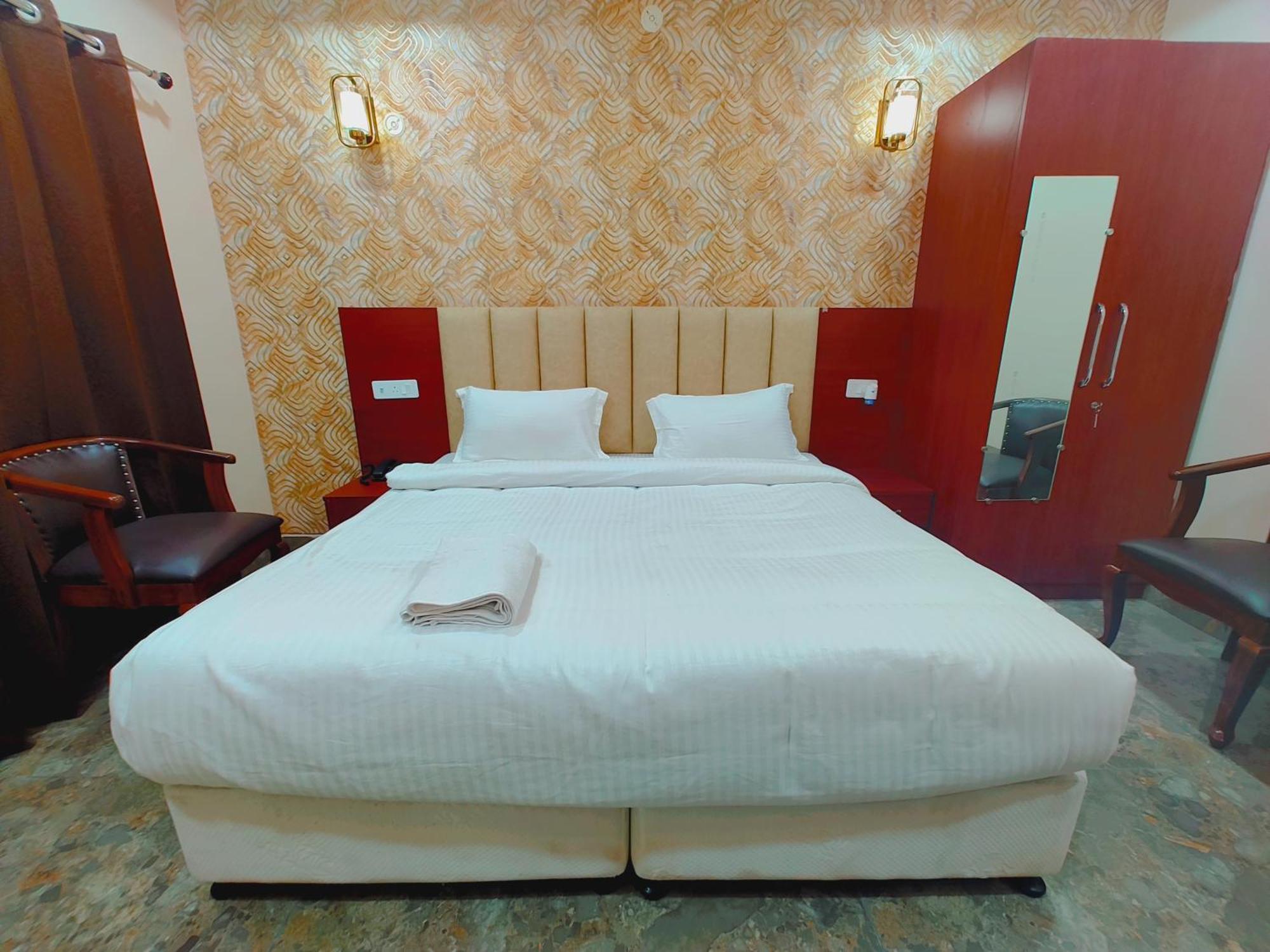 Awadh Samrat Resort Ayodhya Zewnętrze zdjęcie