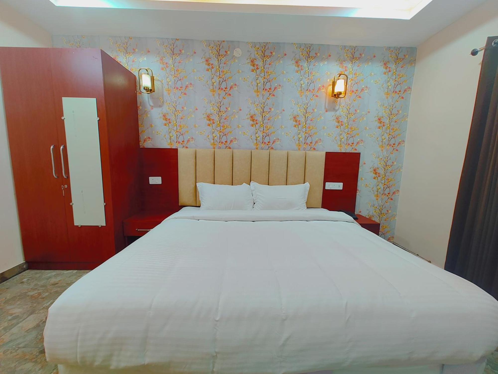Awadh Samrat Resort Ayodhya Zewnętrze zdjęcie