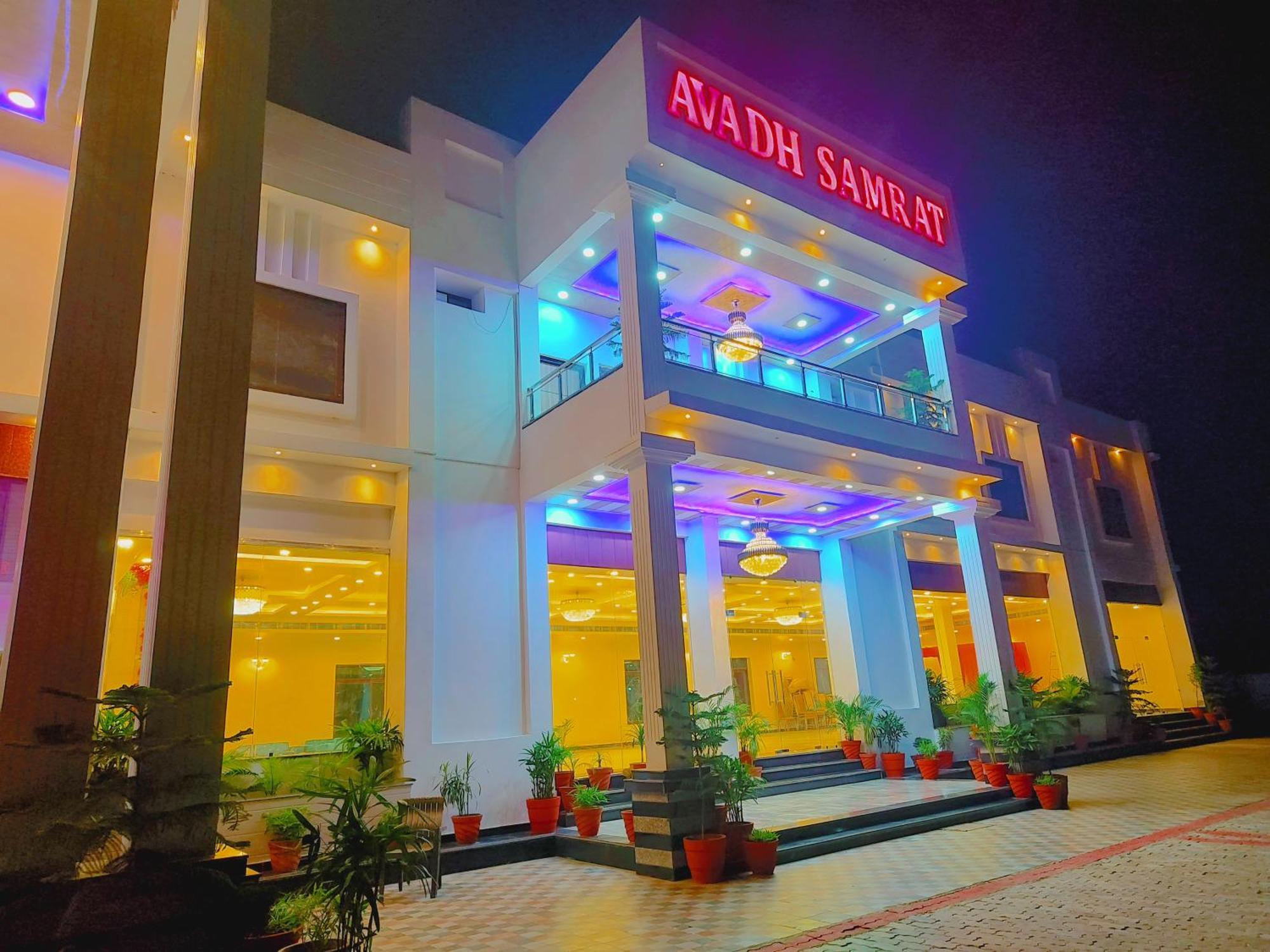 Awadh Samrat Resort Ayodhya Zewnętrze zdjęcie