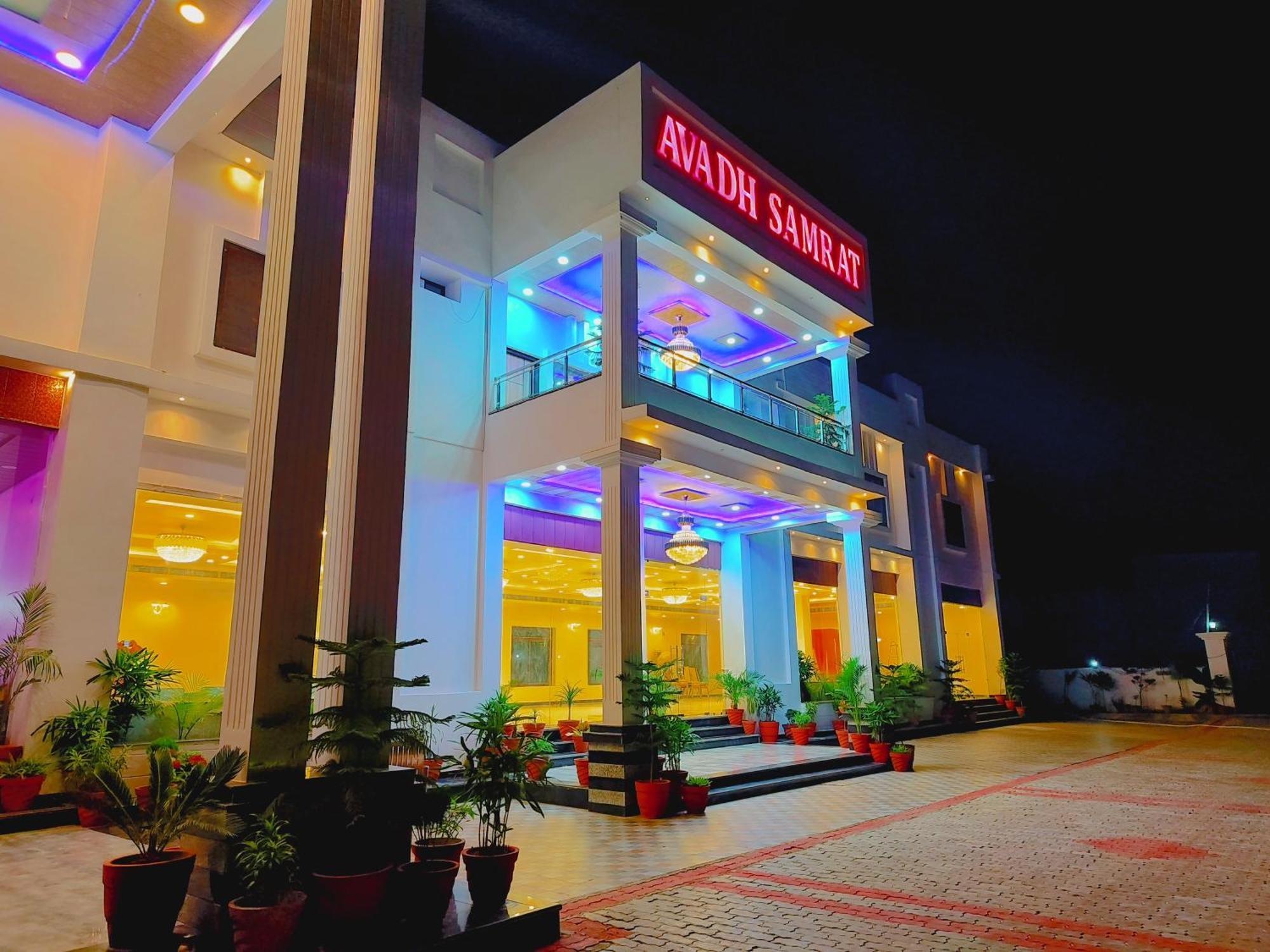 Awadh Samrat Resort Ayodhya Zewnętrze zdjęcie