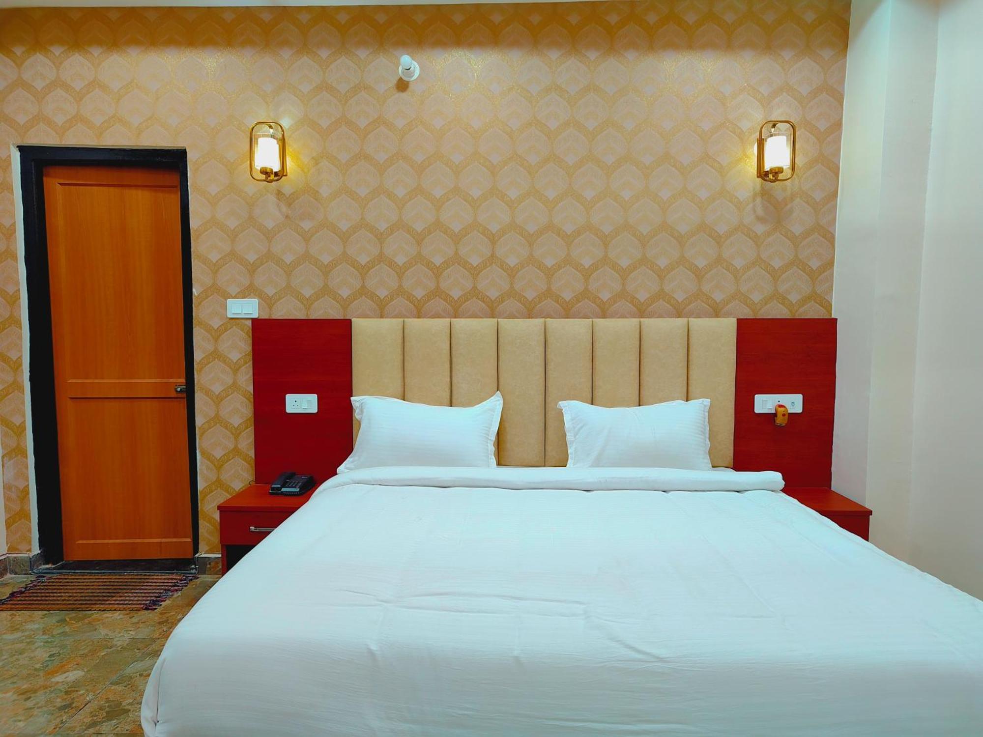 Awadh Samrat Resort Ayodhya Zewnętrze zdjęcie