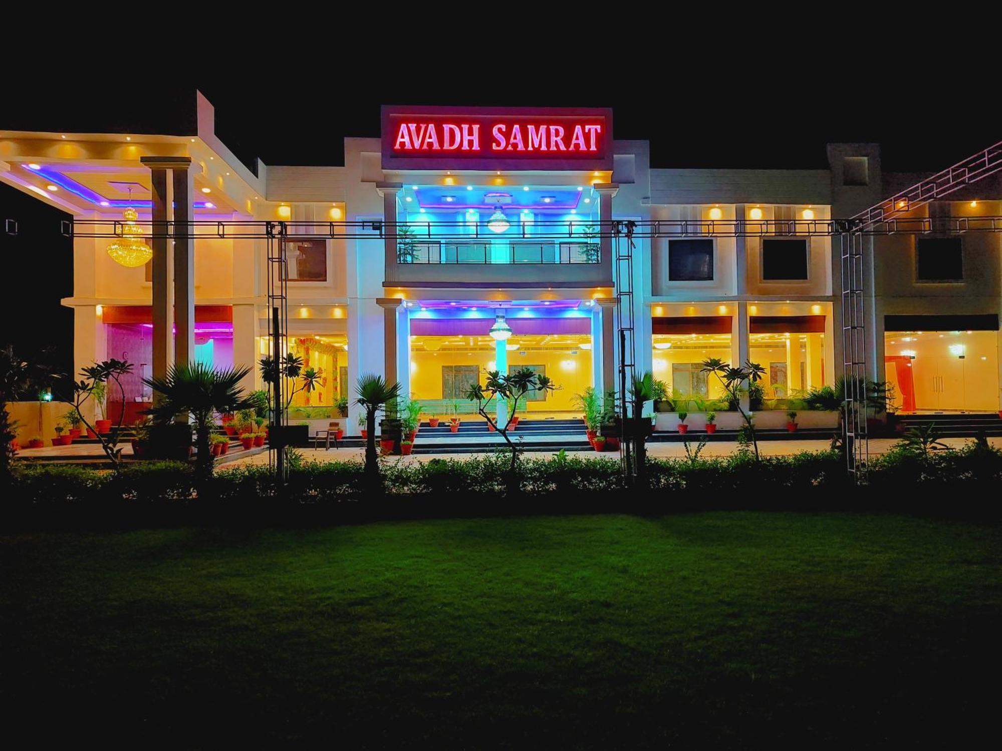 Awadh Samrat Resort Ayodhya Zewnętrze zdjęcie