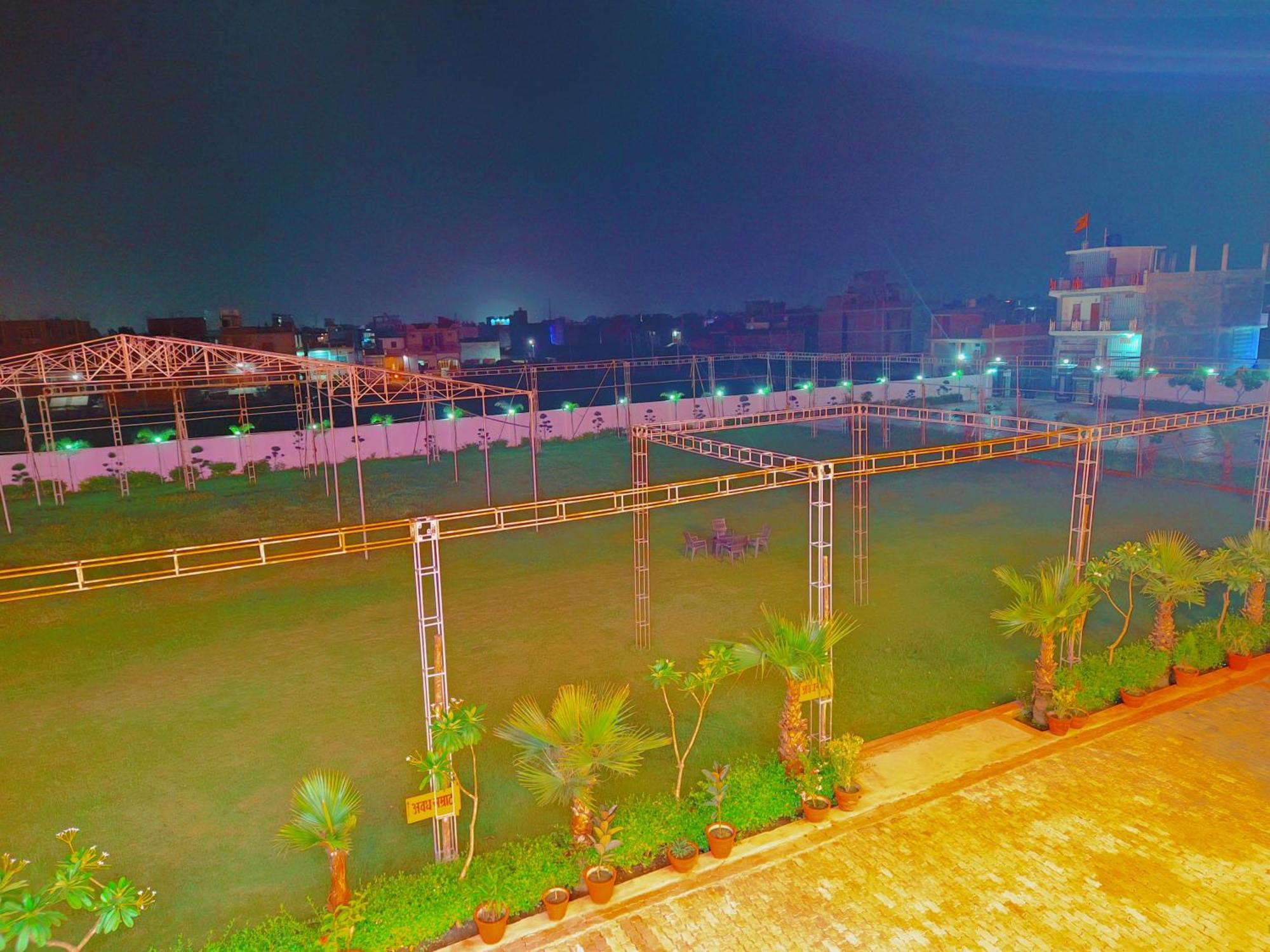 Awadh Samrat Resort Ayodhya Zewnętrze zdjęcie