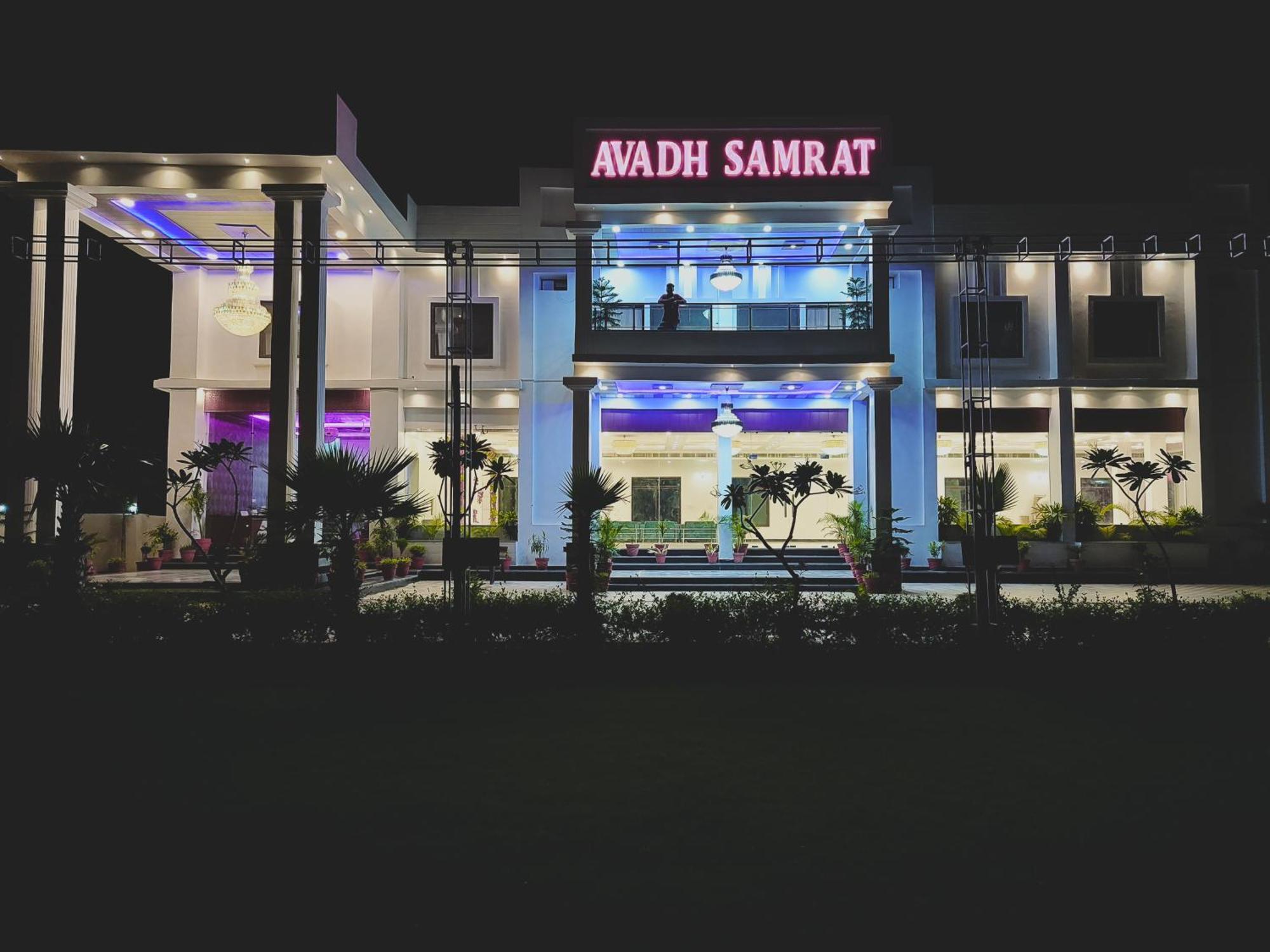 Awadh Samrat Resort Ayodhya Zewnętrze zdjęcie
