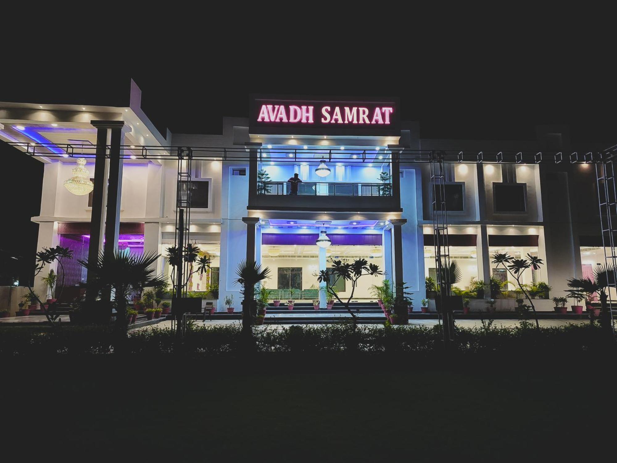 Awadh Samrat Resort Ayodhya Zewnętrze zdjęcie