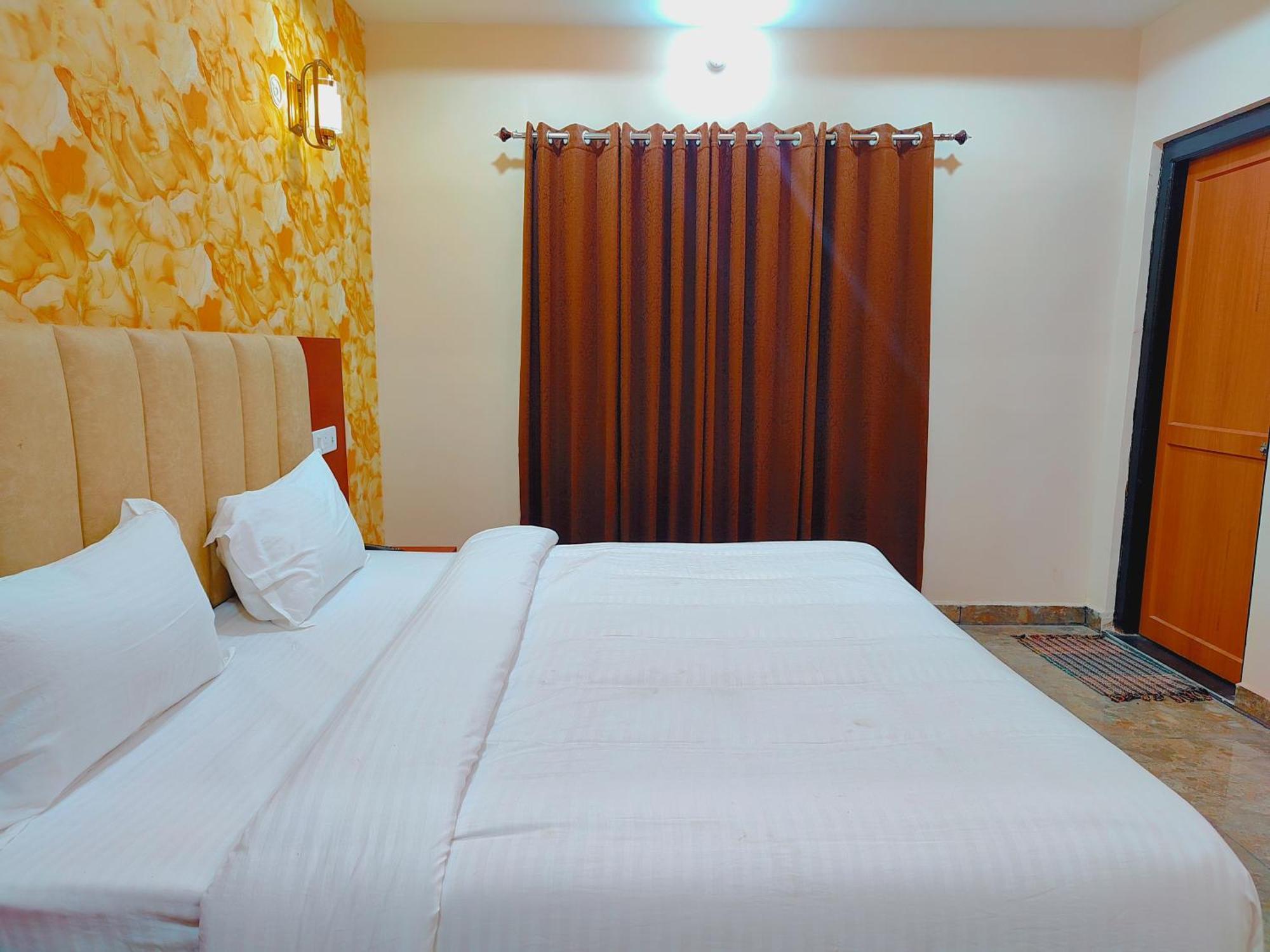 Awadh Samrat Resort Ayodhya Zewnętrze zdjęcie