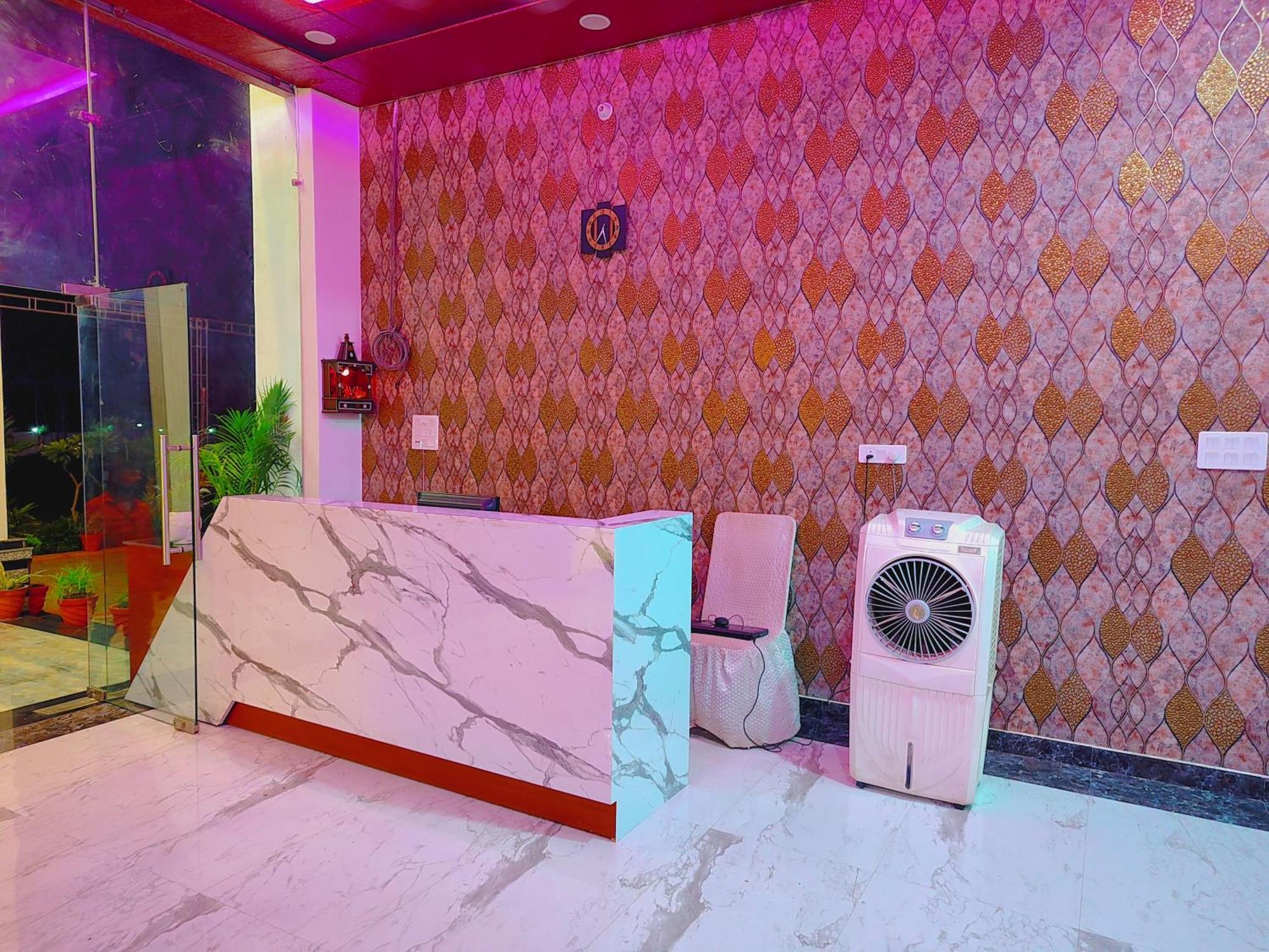 Awadh Samrat Resort Ayodhya Zewnętrze zdjęcie