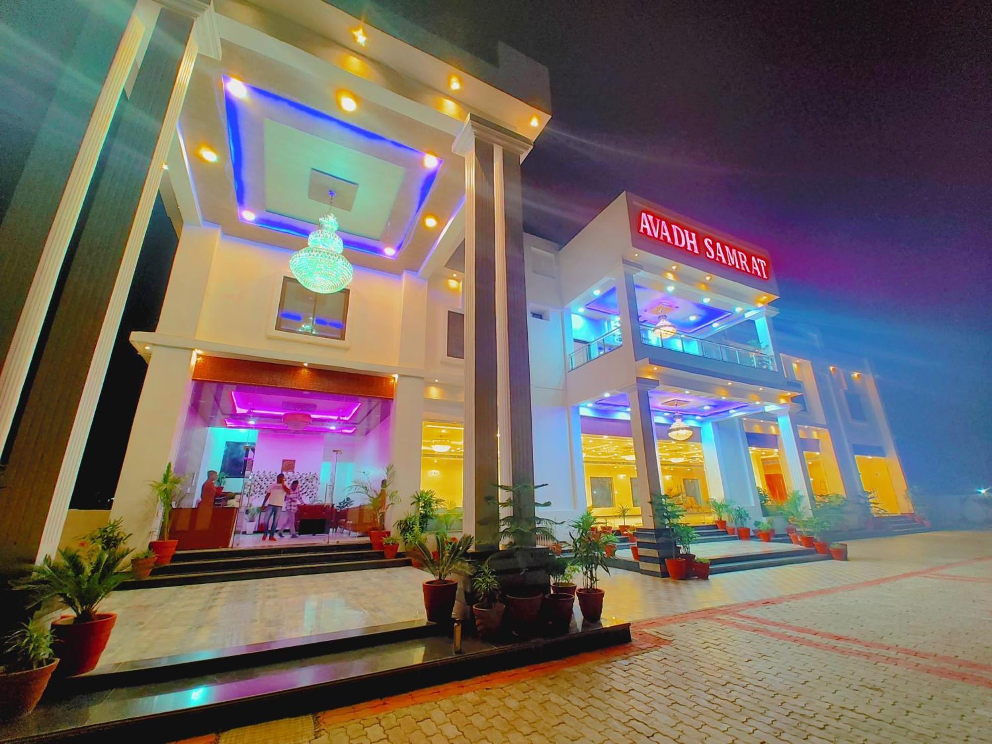 Awadh Samrat Resort Ayodhya Zewnętrze zdjęcie